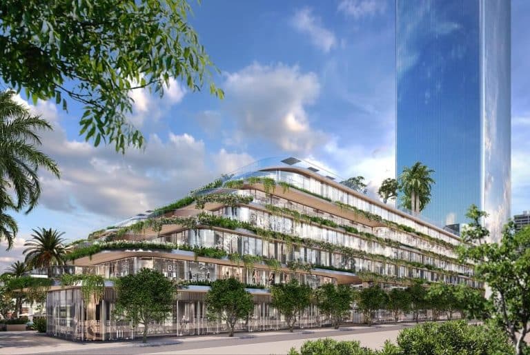 Visão frontal do podium do open mall da FG Tower em Balneário Camboriú, exibindo lajes em terraço decoradas com vegetação e palmeiras